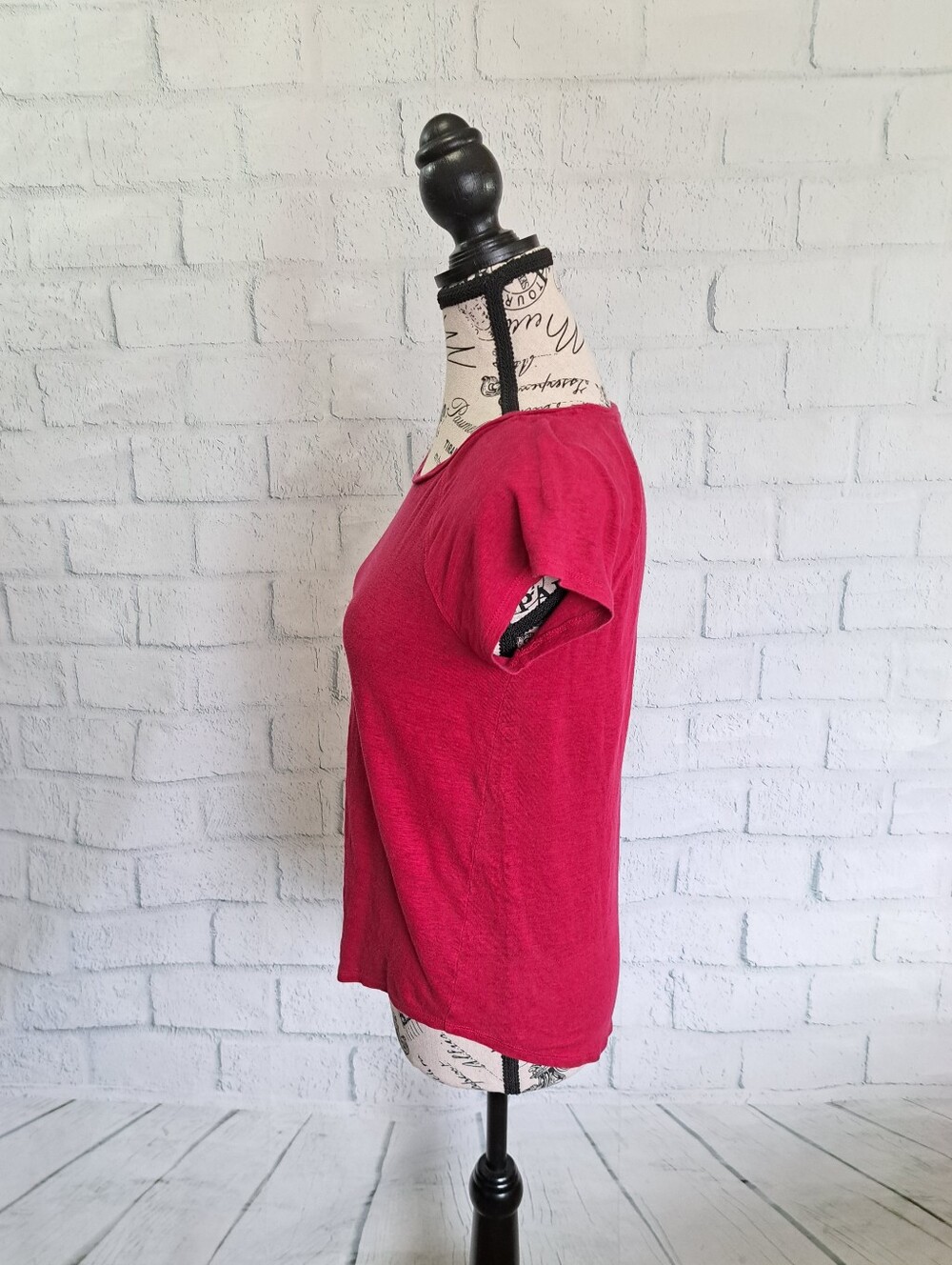 Loft Linen Top In Fuschia - Picture 3 of 6